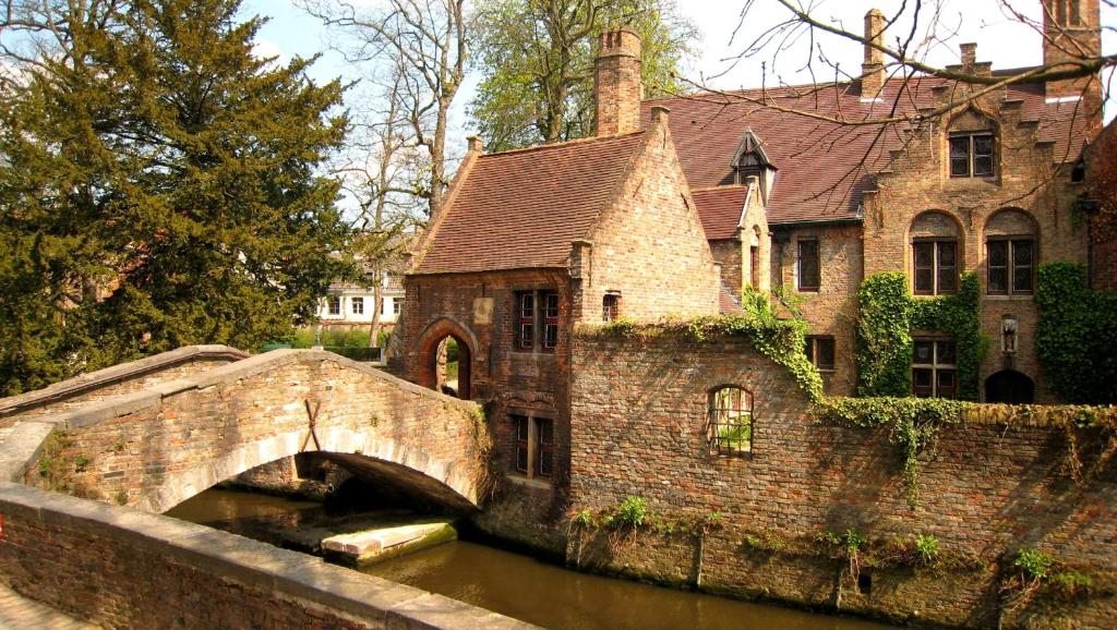 Guest House Nuit Blanche - Best Hotels in Bruges