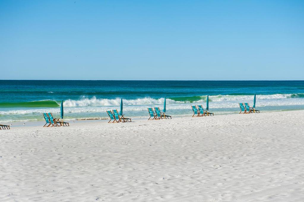 Getaways at Destin Holiday Beach Resort - Best Parking Hotels in Destin, FL