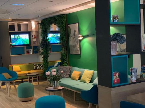 Holiday Inn Paris Montmartre by IHG - Best Holiday Inn Hotels in France
