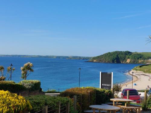 Anacapri - Best Hotels with Free Breakfast in England