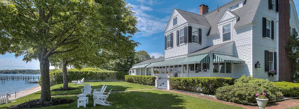 Harbor Knoll Bed and Breakfast - Best Hotels in Greenport