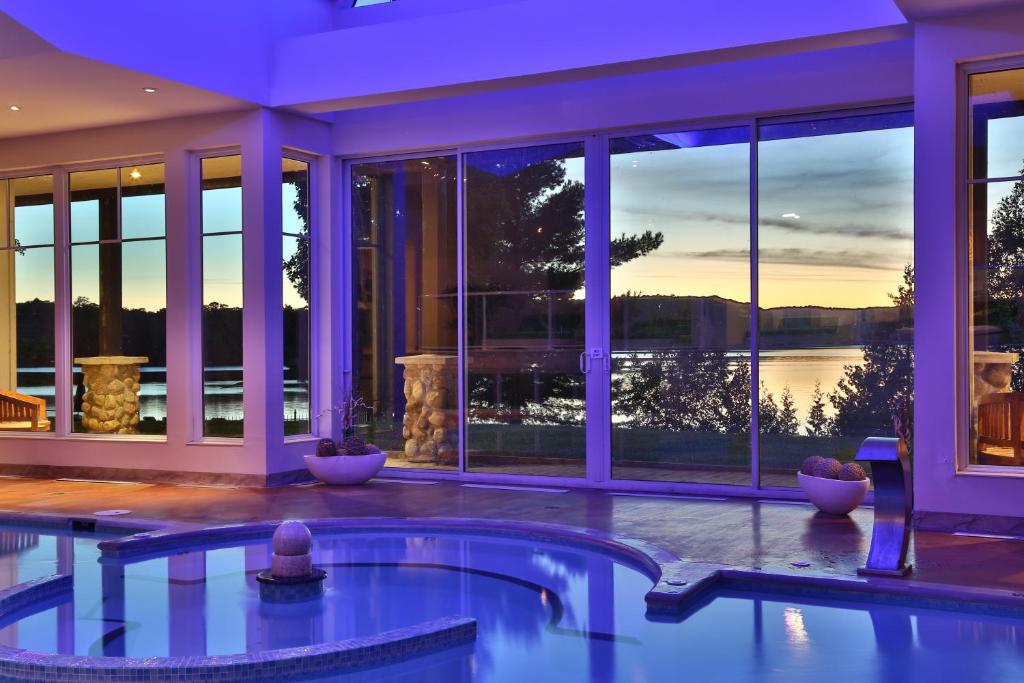 Sir Sam's Inn & Spa - Best Beach Hotels in Canada