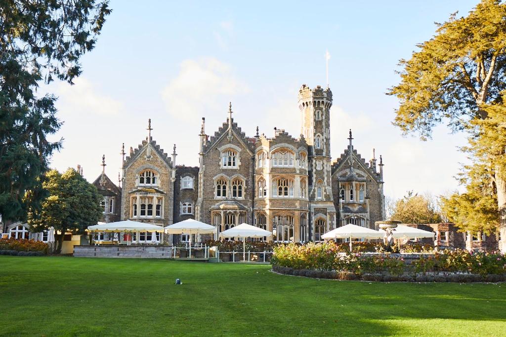 Oakley Court - Best Hotels in Windsor