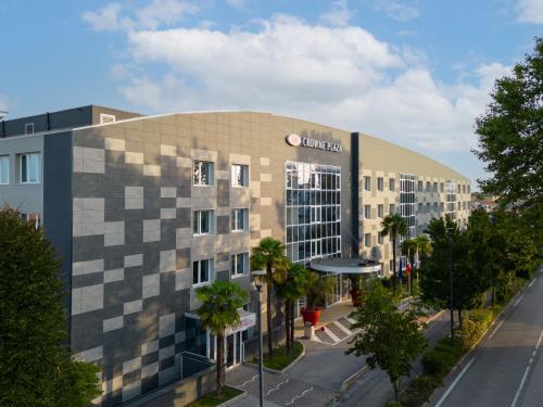 Crowne Plaza Venice East by IHG - Best Hotels with Airport Shuttle Service in Italy