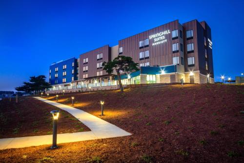 SpringHill Suites by Marriott The Dunes On Monterey Bay - Best Hotels in Monterey, CA