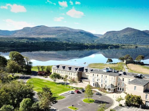 The Lake Hotel - Best Hotels with Free Breakfast in Athens