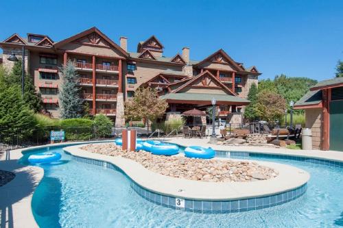 Bearskin Lodge on the River - Best Parking Hotels in Gatlinburg, TN