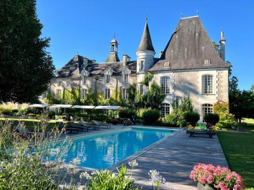 Chateau Le Mas de Montet - Château Hotels in the Dordogne