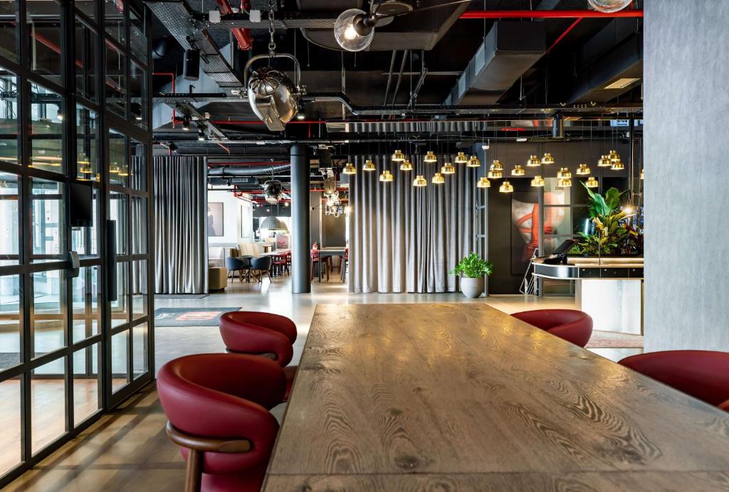 Radisson RED Brussels - Best Pet-Friendly Hotels in Brussels
