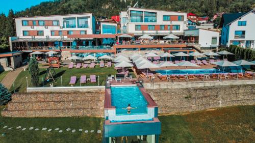 Hotel Roser House Boutique - pe malul lacului Colibita