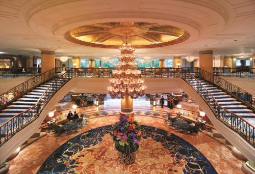 Makati Shangri-La, Manila