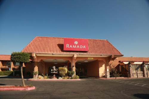 Ramada by Wyndham Fresno North - Best Parking Hotels in Fresno, CA