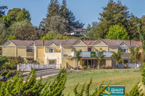 Quality Inn & Suites Capitola By the Sea - Best Pool Hotels in Santa Cruz, CA