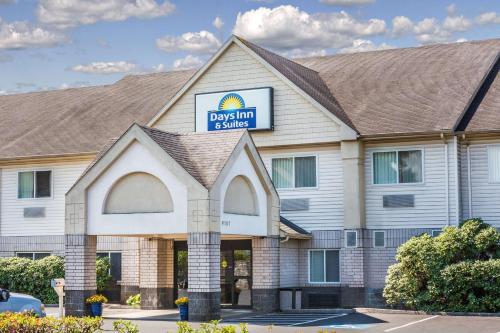 hotels with suites in Vancouver