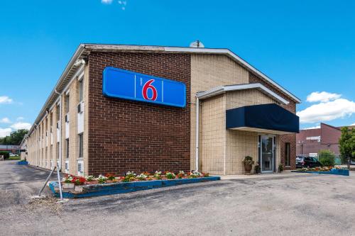 hotels with suites in Madison