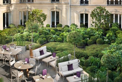 Hôtel Barrière Fouquet's Paris - Paris Hotels with Parking