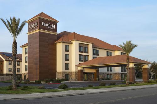 Fairfield by Marriott Inn & Suites Fresno Riverpark - Best Parking Hotels in Fresno, CA
