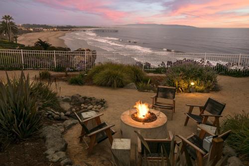 Cottage Inn by the Sea - Best Hotels in California