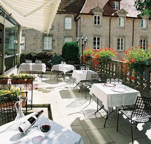 Logis Hôtel Le Cheval Blanc - Best Hotels in Champagne