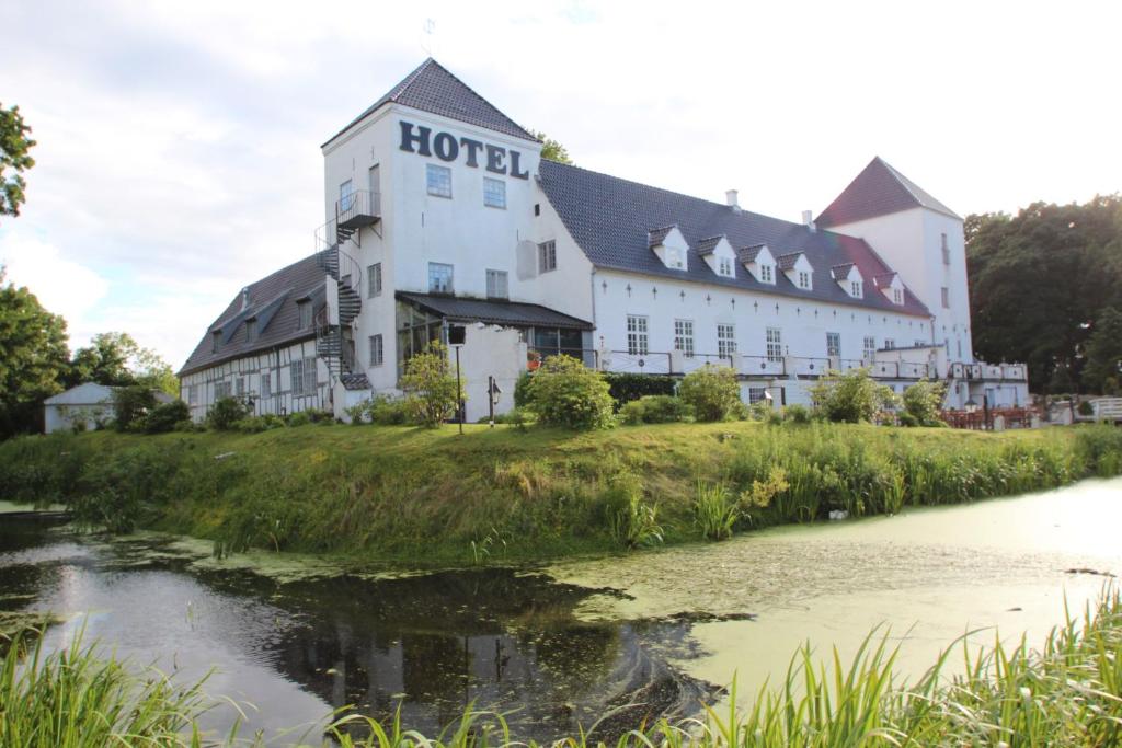 Vraa Slotshotel - Best Golf Hotels in Denmark