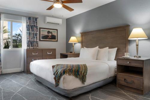 Club Wyndham Dolphin's Cove - Best Parking Hotels in Anaheim-Disneyland, CA