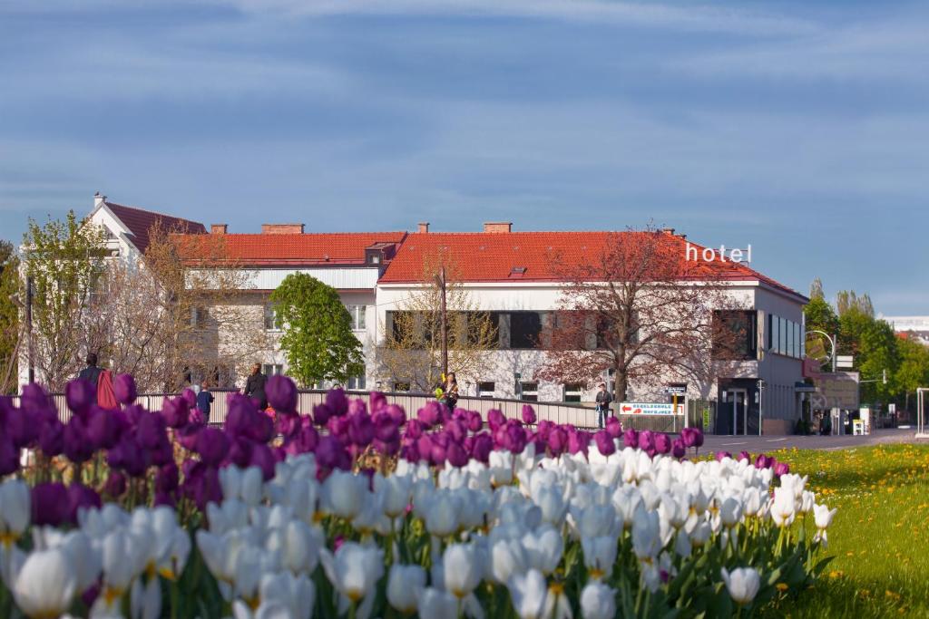 Strandhotel Alte Donau - Best Parking Hotels in Vienna