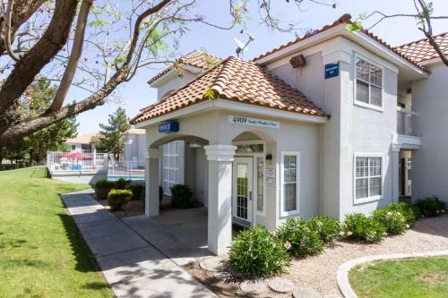hotels with suites in Tempe