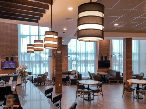 suite hotels in Tomball