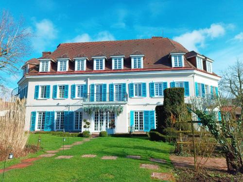 Chateau De Montreuil - Best Hotels in Montreuil