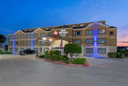 Best Western Plus Arlington North Hotel & Suites - Best Hotels with Free Breakfast in Dallas, TX