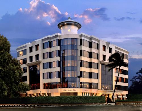 Hotel Marine Plaza - Best Hotels in Maharashtra
