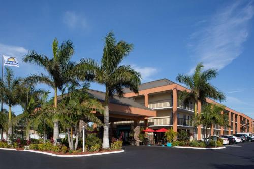 Days Inn by Wyndham Sarasota Bay - Best Hotels with Free Breakfast in Sarasota, FL