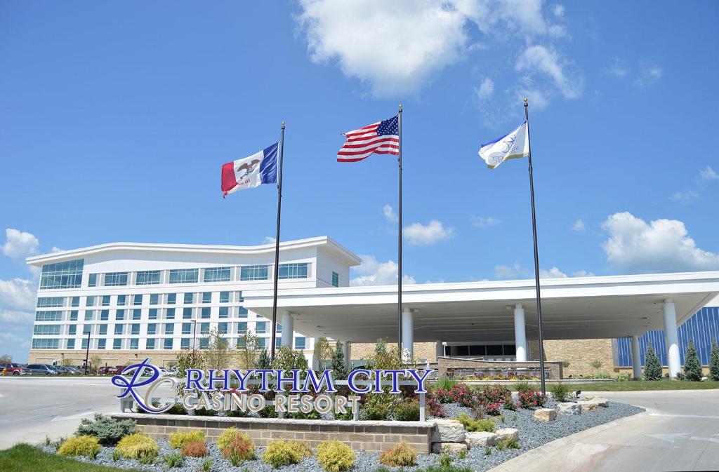 Rhythm City Casino & Resort - Best Pool Hotels in Iowa