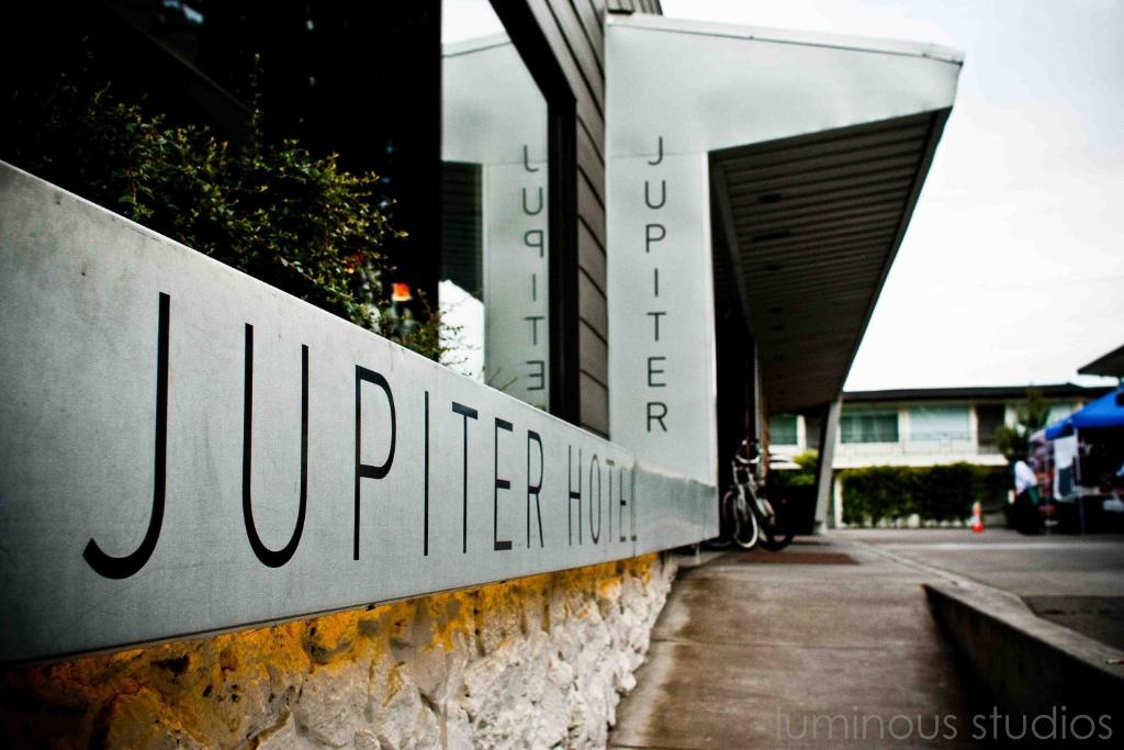 Jupiter Hotel - Pet Friendly Hotels Portland