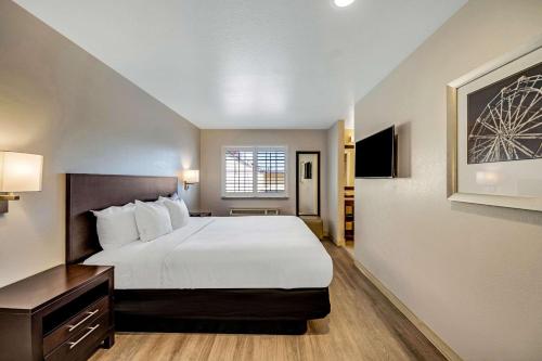 Comfort Inn Beach Boardwalk - Best Pool Hotels in Santa Cruz, CA