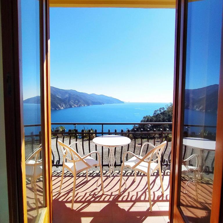 Albergo Suisse Bellevue - Best Hotels in The Cinque Terre