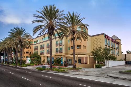 Desert Palms Hotel & Suites Anaheim Resort - Best Hotels with Free Breakfast in Anaheim-Disneyland, CA