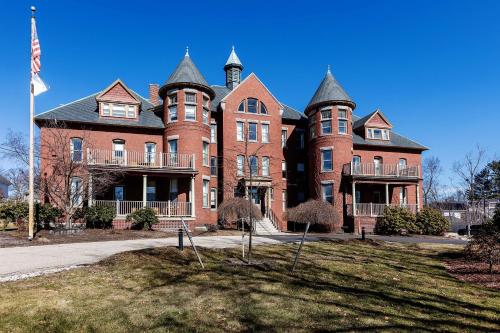 The Centennial Hotel - Best Fitness Hotels in New Hampshire