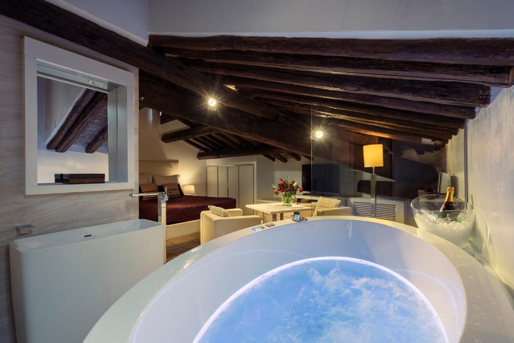 Gigli D'Oro Suite - Best Hotels Near Pantheon, Rome