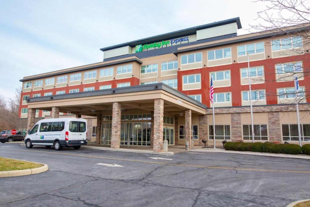 Holiday Inn Express Columbus Airport Easton - Best Hotels with Airport Shuttle Service in Ohio