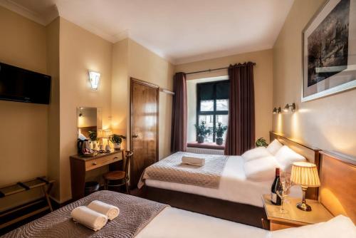 Holiday Hotel - Best Parking Hotels in Galway