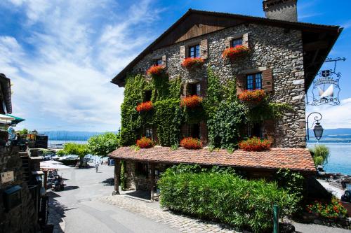 Hôtel Restaurant Du Port - Best Hotels in Haute-Savoie