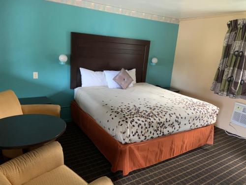 hotels with suites in Toledo