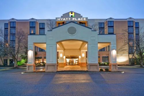 Hyatt Place Columbus Worthington - Best Pool Hotels in Columbus, OH