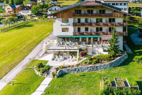 Wiesenhof, Hotel direkt am See - Best Hotels in Weissensee