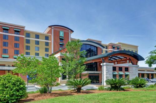 Embassy Suites Savannah Airport - Best Hotels with Airport Shuttle Service in Savannah, GA