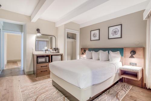 Beachfront Manor Hotel - Best Hotels in Lincoln City, OR