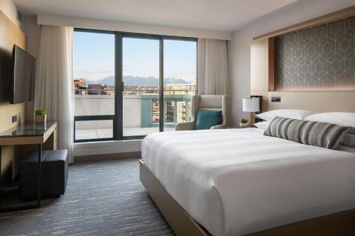 Vancouver Airport Marriott Hotel - Best Hotels with Airport Shuttle Service in Vancouver, Canada
