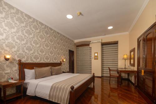 Hotel Patio Andaluz - Best Hotels with Free Breakfast in Ecuador