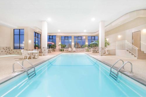 suite hotels in South Dakota